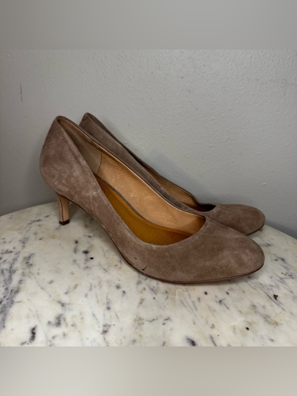 Corso Como Heels Size 8 M
Suede shoes taupe career pumps